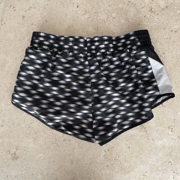 Nike DriFit Running Athletic Black White Women’s Size L NWOT - Picture 3 of 10